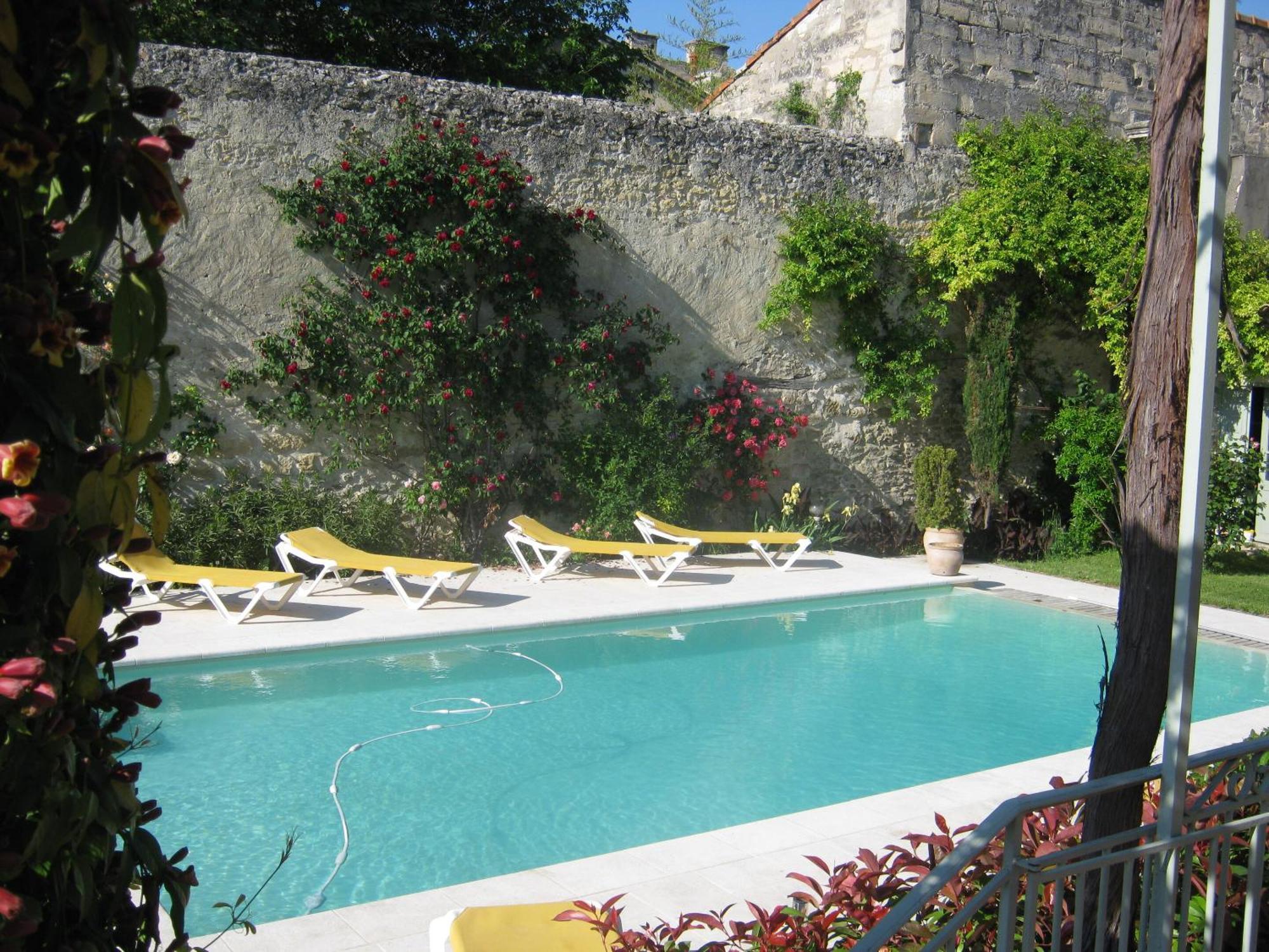 Les Jardins De La Livree Bed & Breakfast