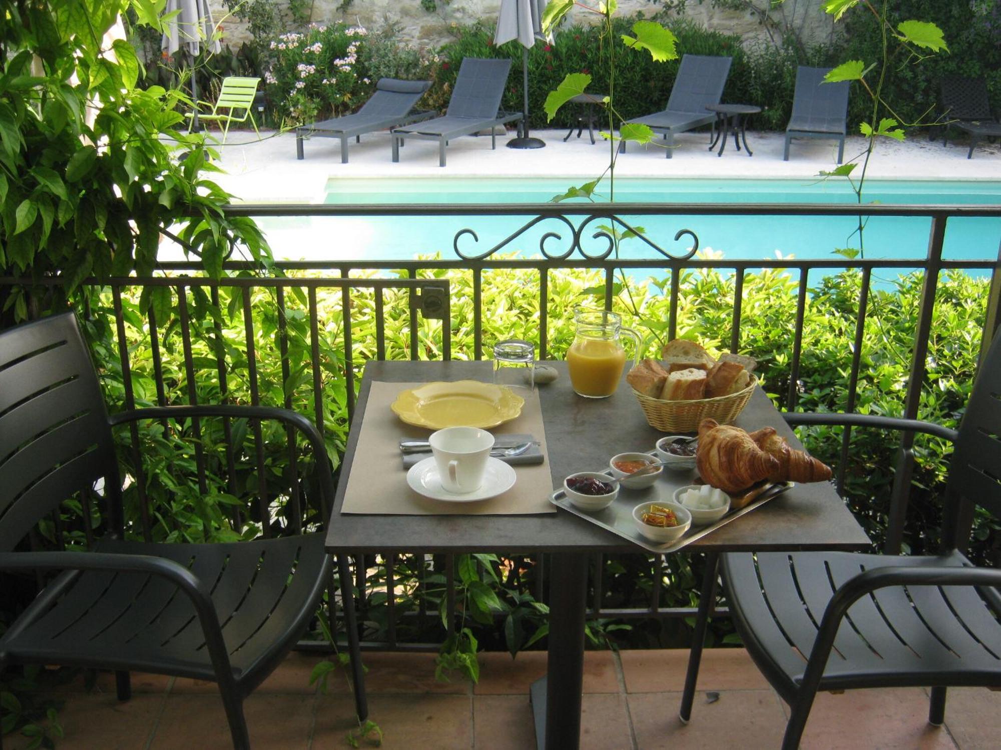 Bed & Breakfast Les Jardins De La Livree Villeneuve-les-Avignon